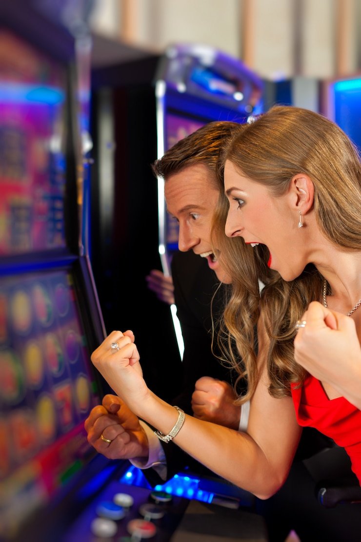 Mobile phone displaying Togel 4D payout table and bet type selection on pelangiqq login